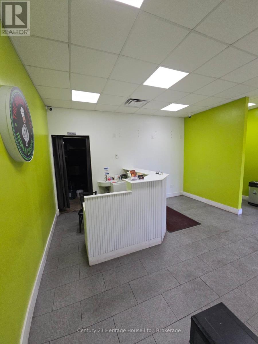 4b - 809 Victoria Street N, Kitchener, Ontario  N2B 1Y4 - Photo 4 - X12360779