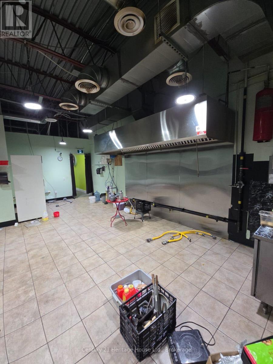 4b - 809 Victoria Street N, Kitchener, Ontario  N2B 1Y4 - Photo 6 - X12360779