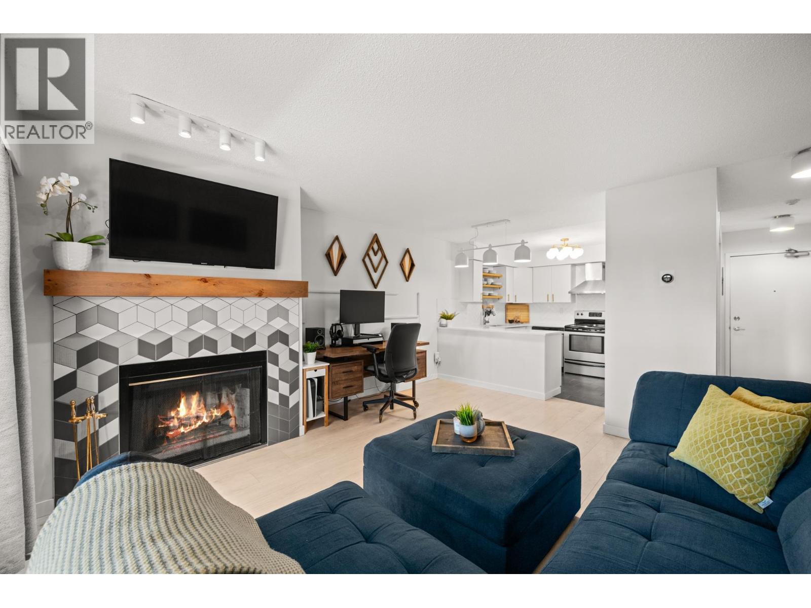 103 932 ROBINSON STREET, Coquitlam, British Columbia