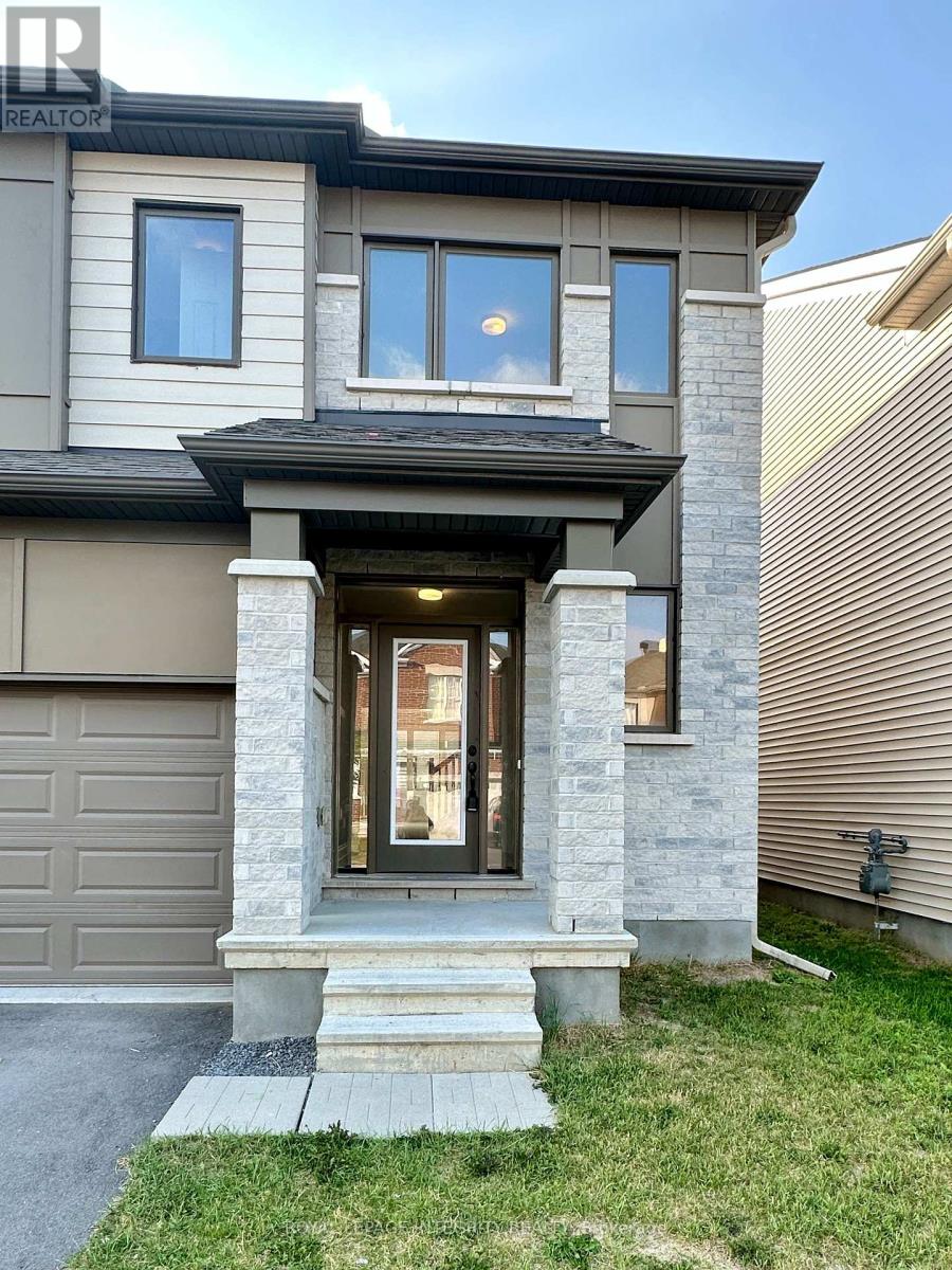 205 Yearling Circle, Ottawa, Ontario  K0A 2Z0 - Photo 3 - X12413879