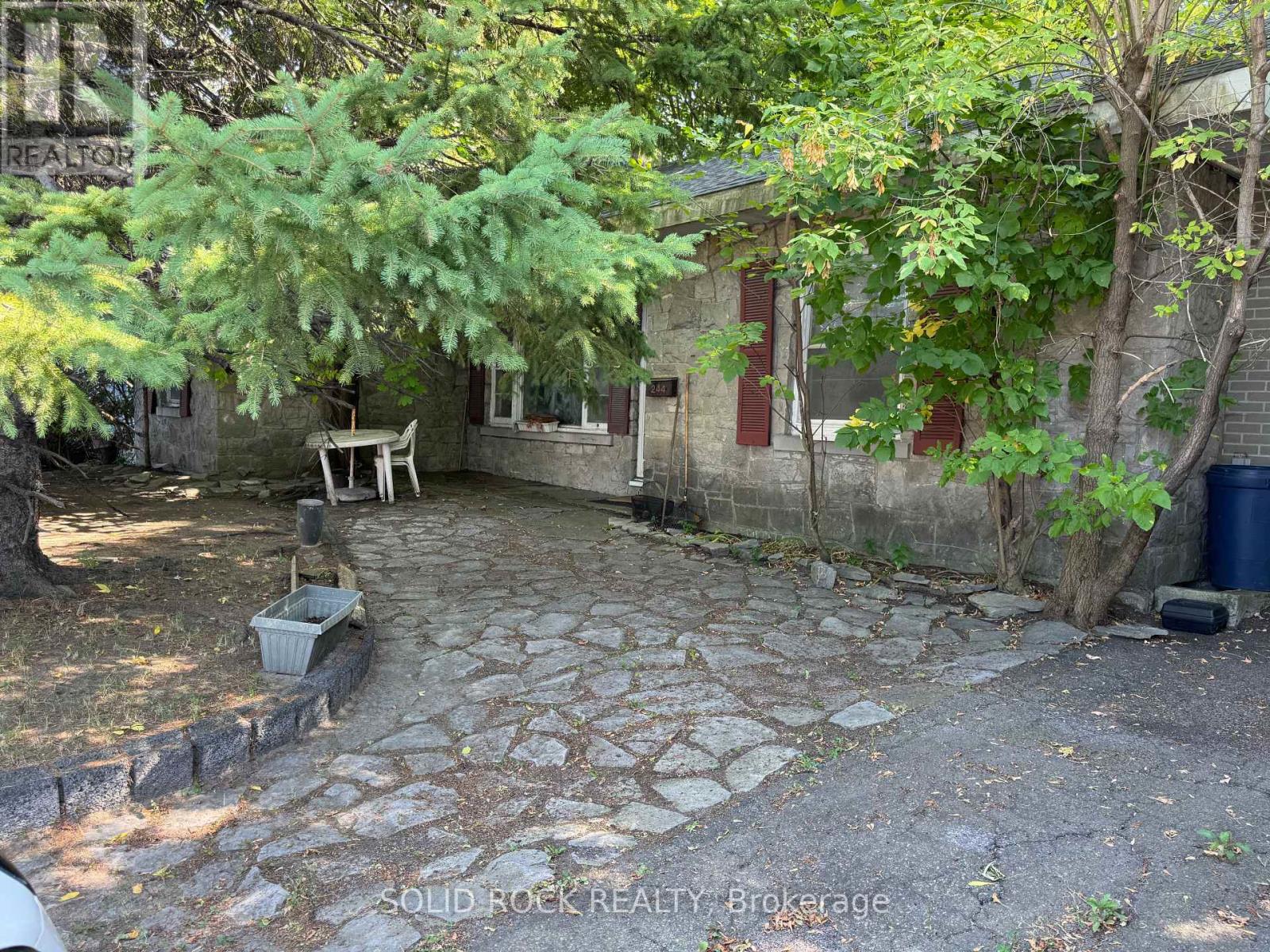 244 Smyth Road, Ottawa, Ontario  K1H 5A2 - Photo 2 - X12413903