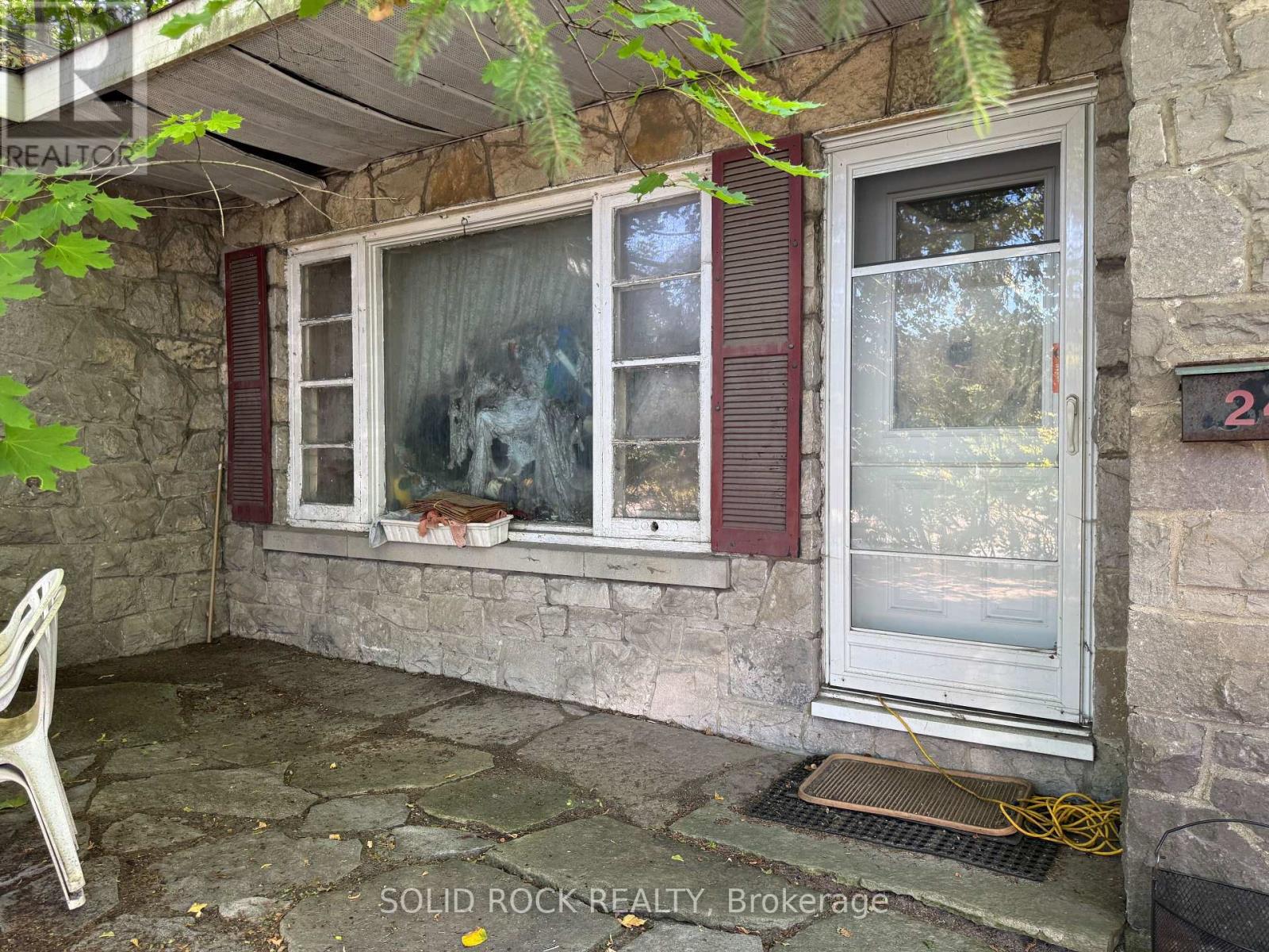 244 Smyth Road, Ottawa, Ontario  K1H 5A2 - Photo 3 - X12413903