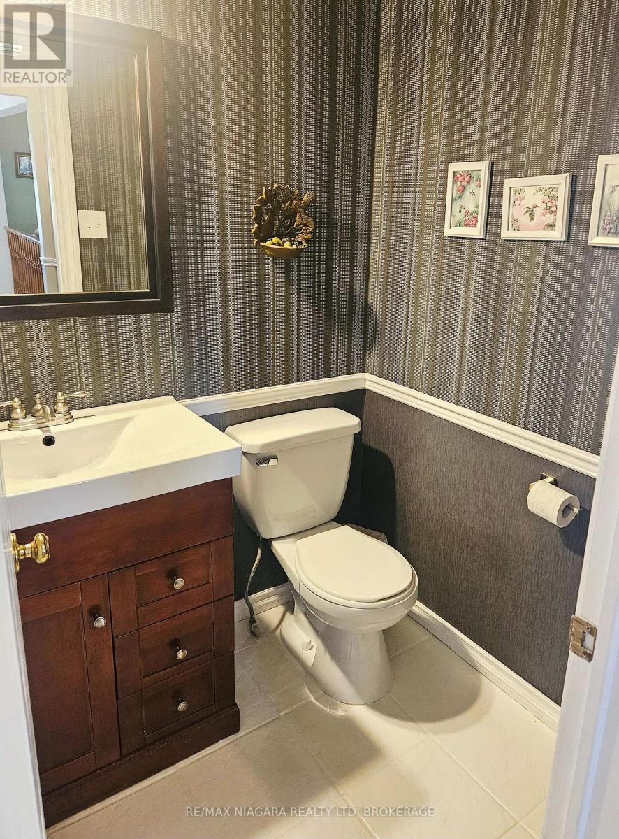 26 Strada Boulevard, St. Catharines (Rykert/vansickle), Ontario  L2S 3L8 - Photo 12 - X12413877
