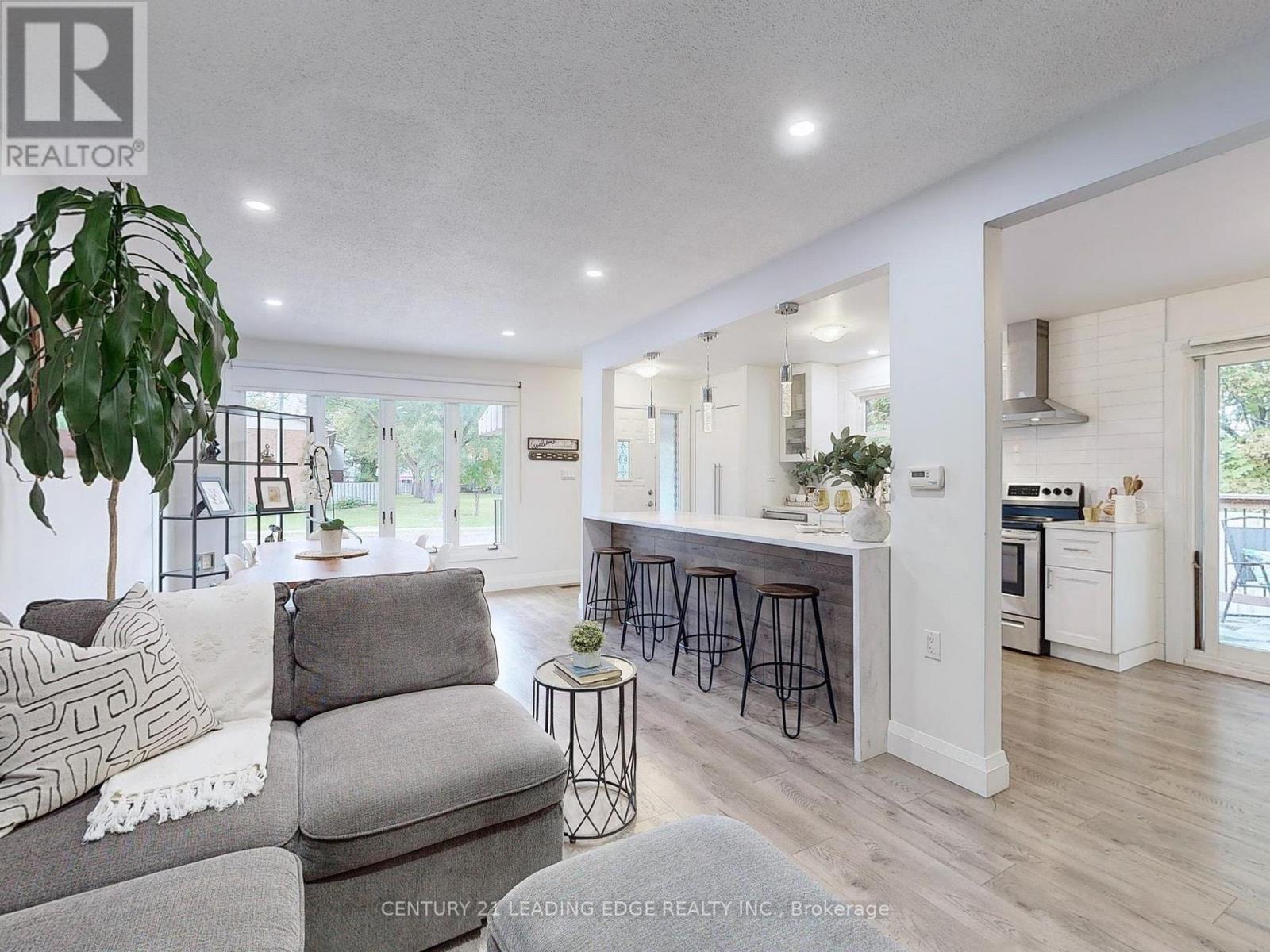 49 Quigley Road, Hamilton (Vincent), Ontario  L8K 6K9 - Photo 2 - X12413847