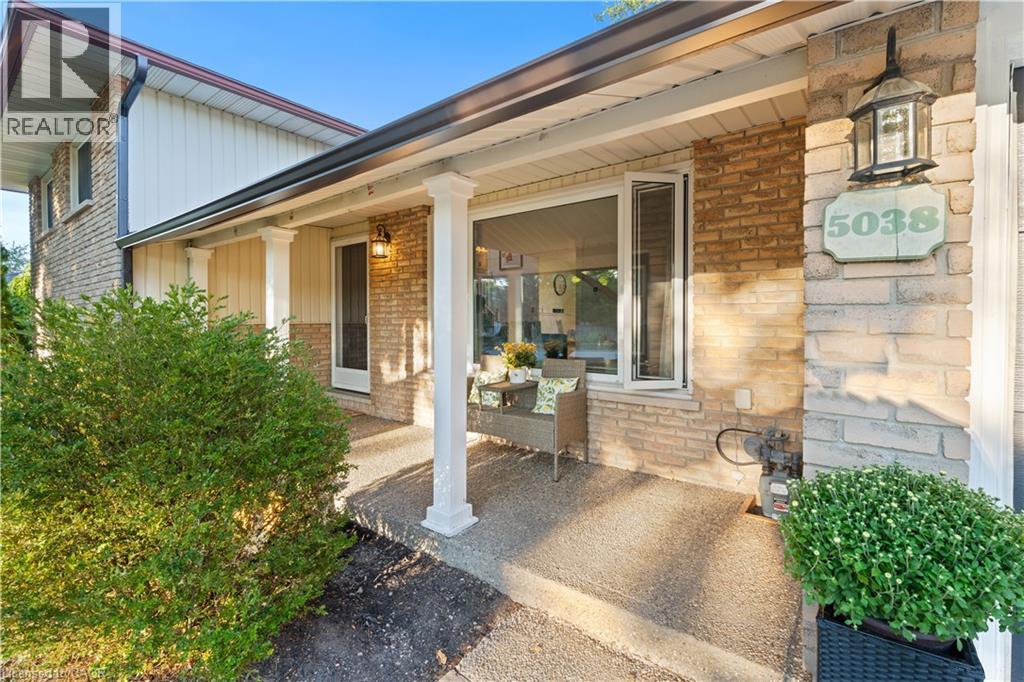 5038 Hartwood Avenue, Beamsville, Ontario  L3J 0A3 - Photo 3 - 40771272