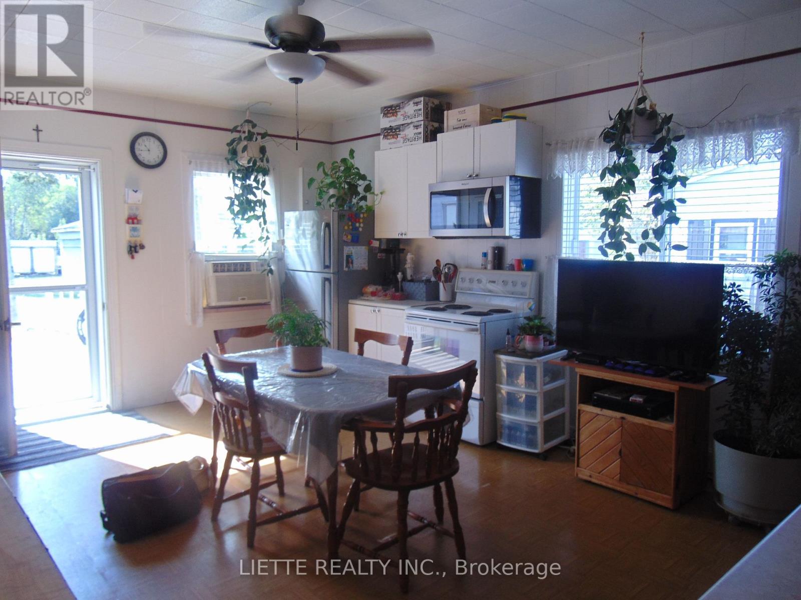 21968 Main Street, North Glengarry, Ontario  K0B 1H0 - Photo 10 - X12385520