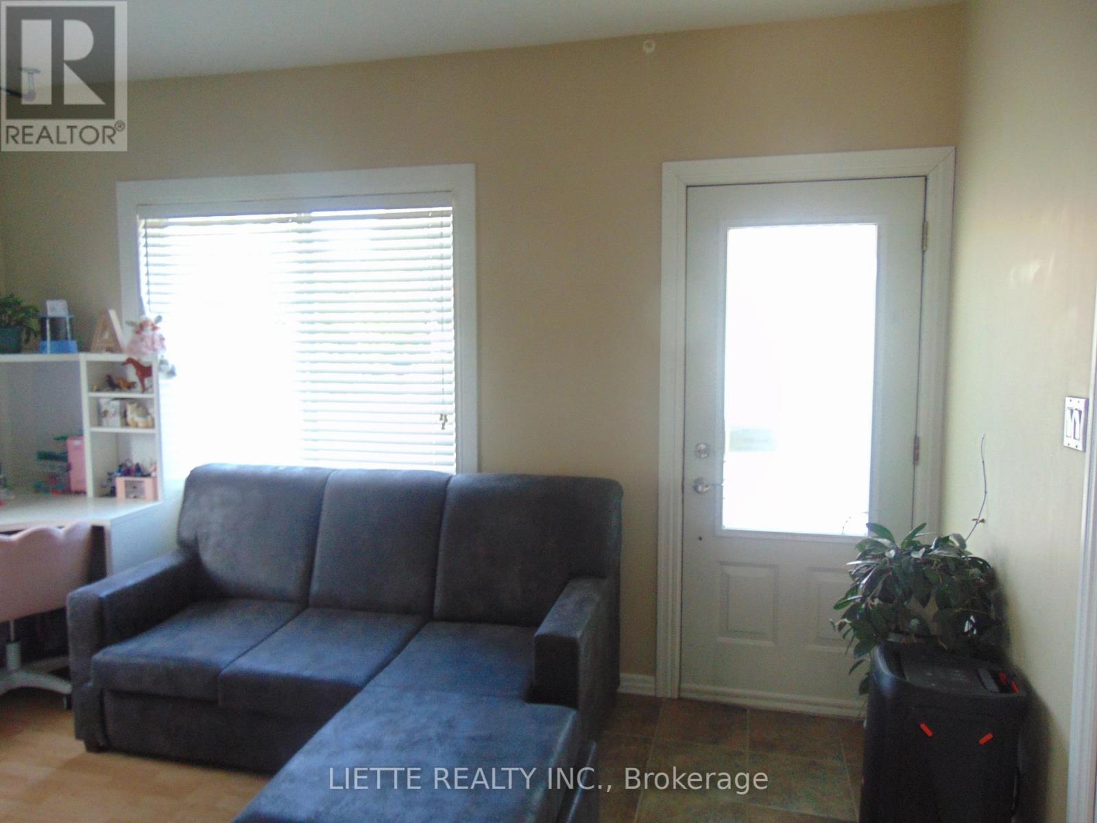 21968 Main Street, North Glengarry, Ontario  K0B 1H0 - Photo 14 - X12385520