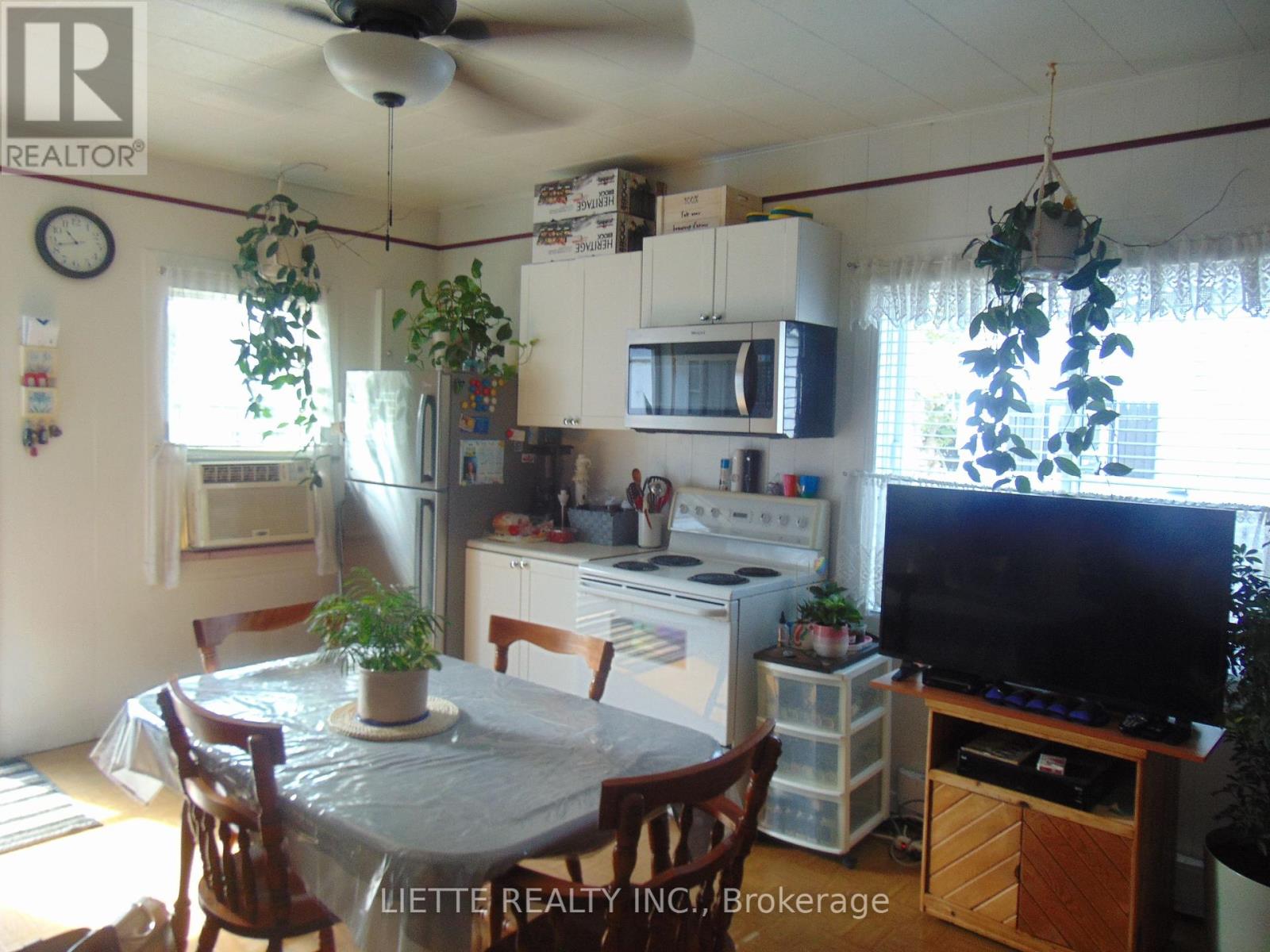 21968 Main Street, North Glengarry, Ontario  K0B 1H0 - Photo 9 - X12385520