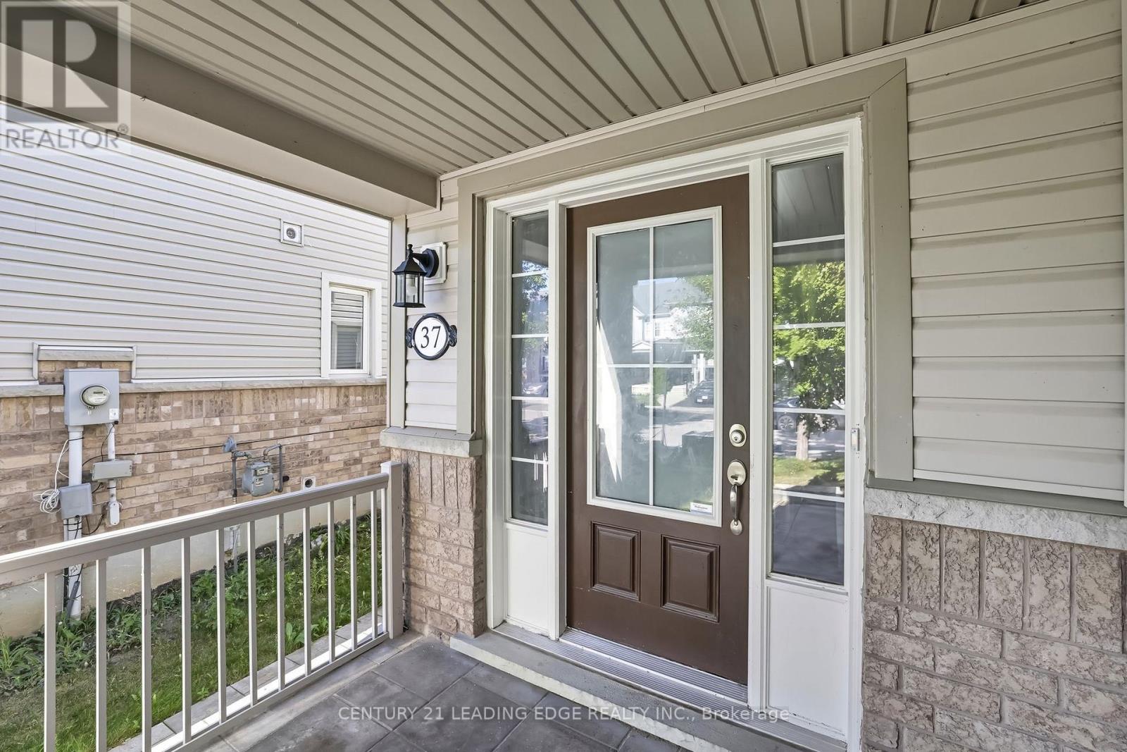 37 Stanhope Street, Whitby, Ontario  L1N 0H2 - Photo 6 - E12413896