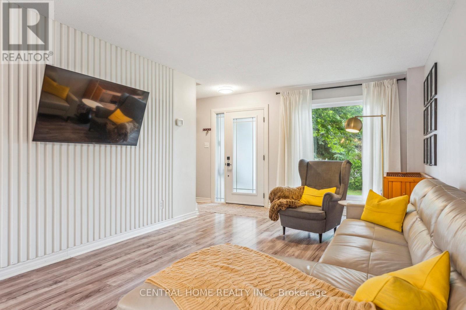 Property at 50 METRO ROAD S image 3