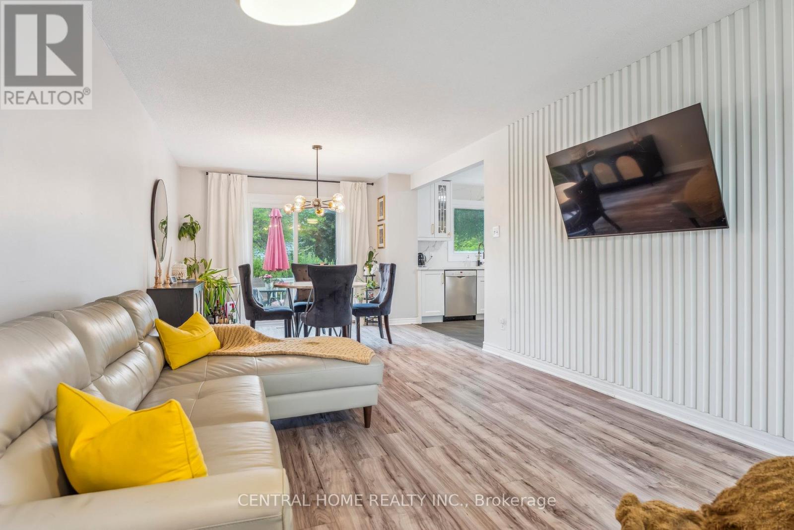 50 Metro Road S, Georgina, Ontario  L4P 3K8 - Photo 6 - N12413894