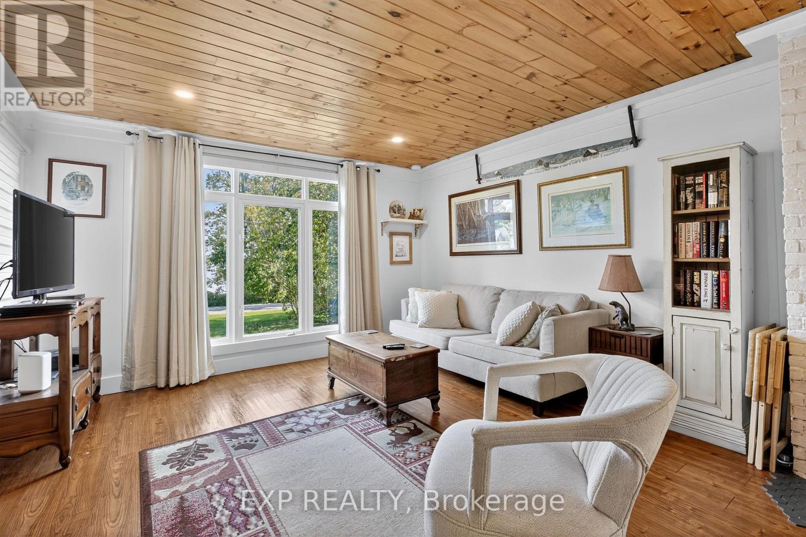 481 Lakeshore Road E, Oro-Medonte, Ontario  L0L 2E0 - Photo 12 - S12413869