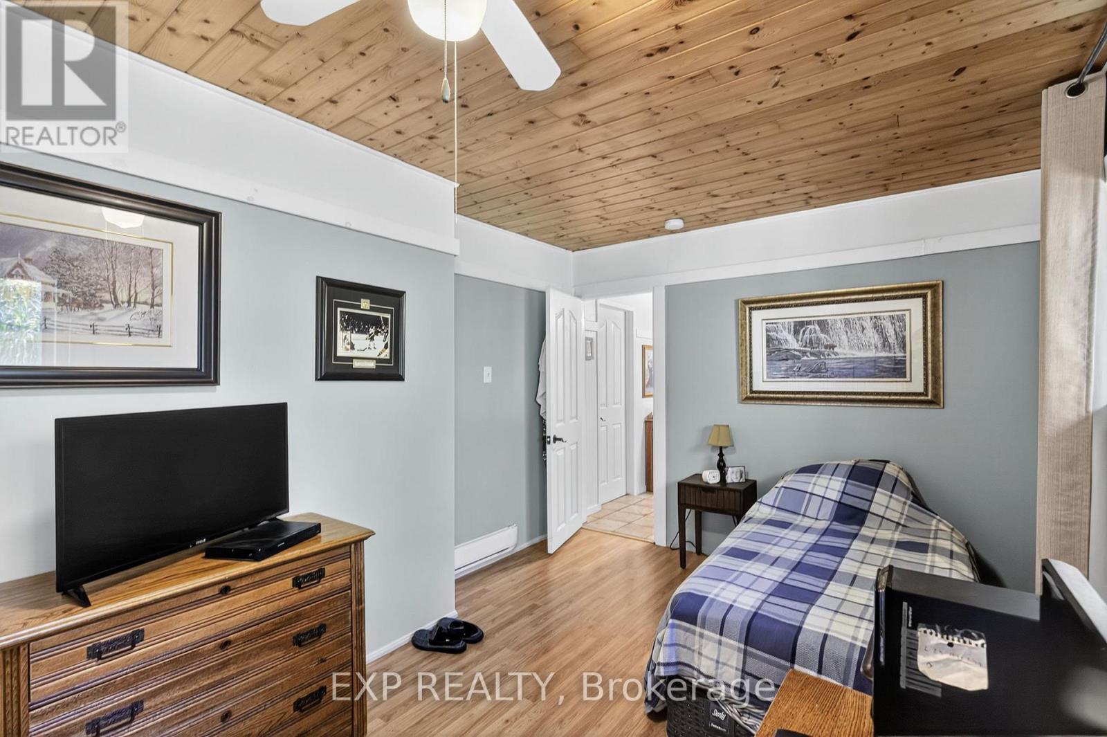 481 Lakeshore Road E, Oro-Medonte, Ontario  L0L 2E0 - Photo 18 - S12413869