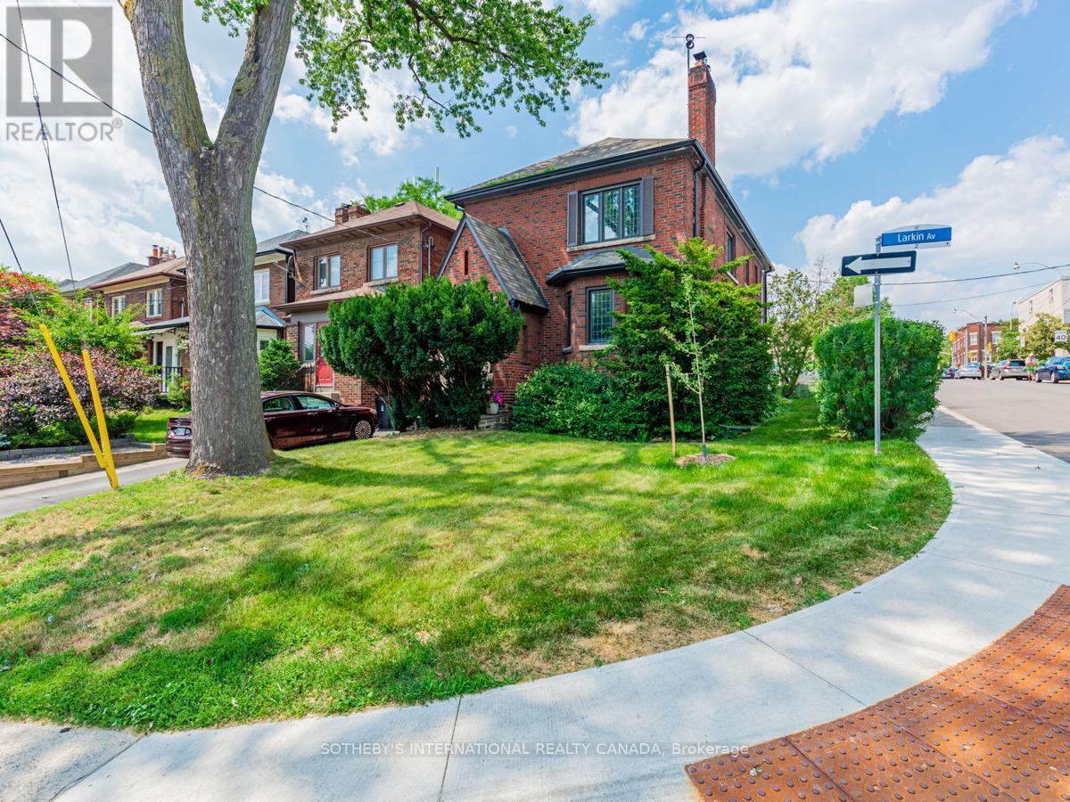 UPPER - 2 LARKIN AVENUE, Toronto, Ontario