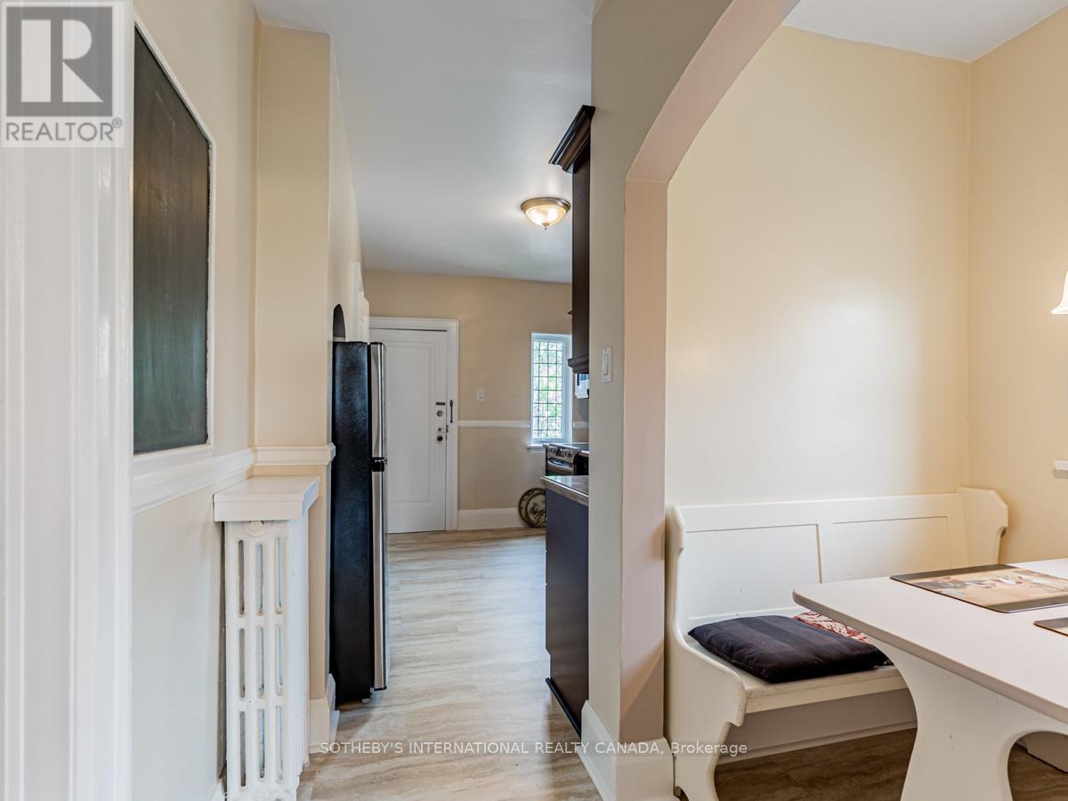 Upper - 2 Larkin Avenue, Toronto, Ontario  M6S 1L8 - Photo 13 - W12413870