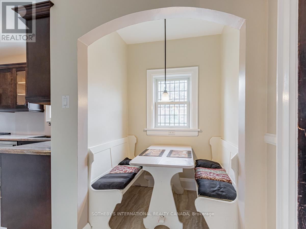 Upper - 2 Larkin Avenue, Toronto, Ontario  M6S 1L8 - Photo 14 - W12413870