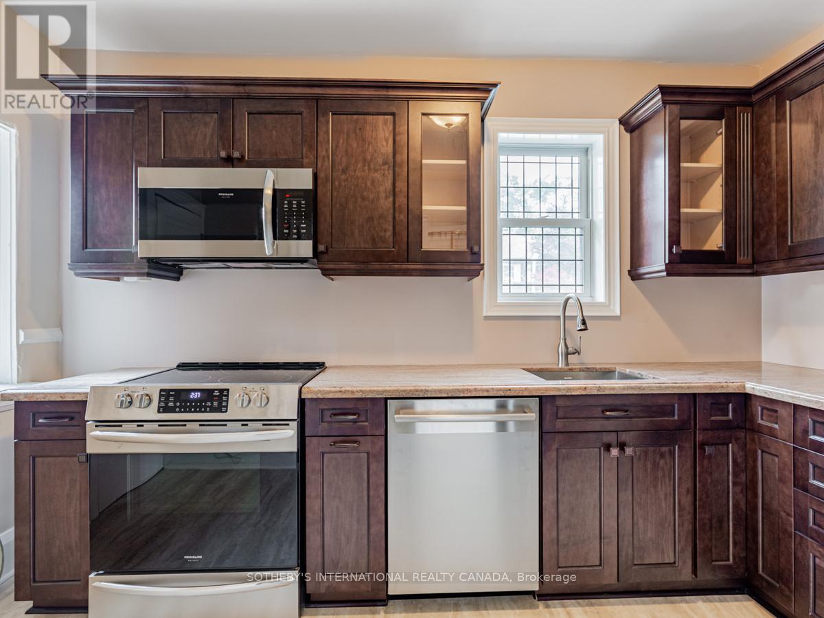 Upper - 2 Larkin Avenue, Toronto, Ontario  M6S 1L8 - Photo 20 - W12413870
