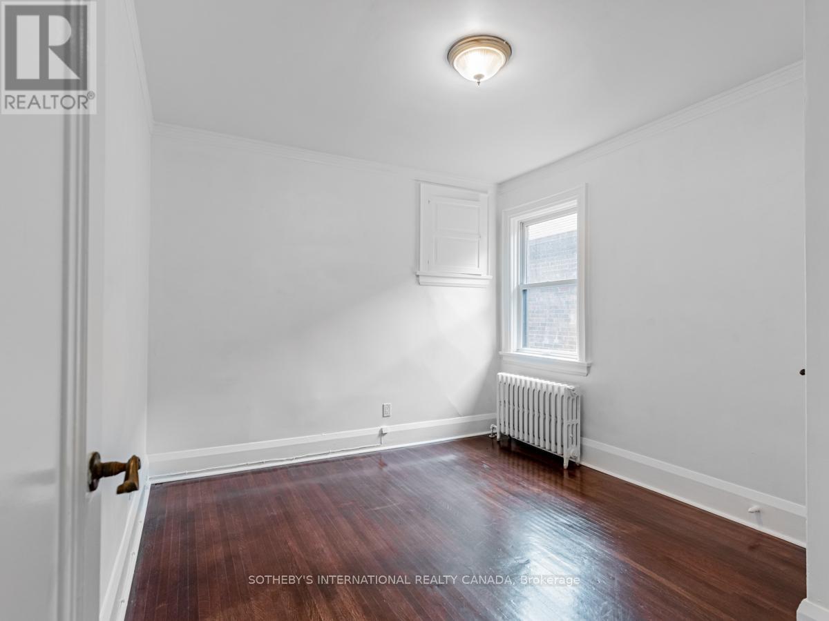 Upper - 2 Larkin Avenue, Toronto, Ontario  M6S 1L8 - Photo 21 - W12413870