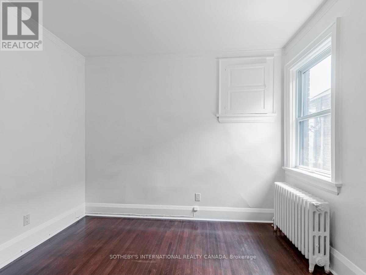 Upper - 2 Larkin Avenue, Toronto, Ontario  M6S 1L8 - Photo 22 - W12413870