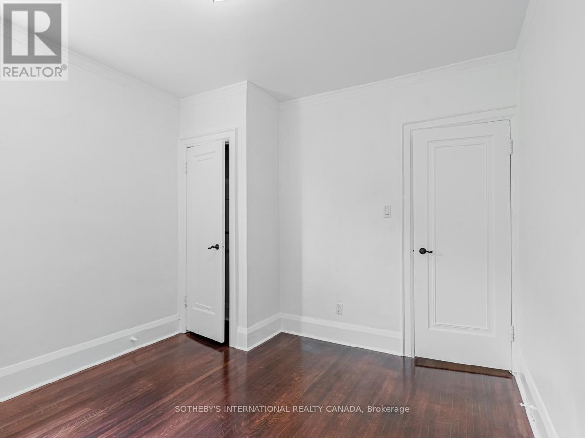 Upper - 2 Larkin Avenue, Toronto, Ontario  M6S 1L8 - Photo 23 - W12413870