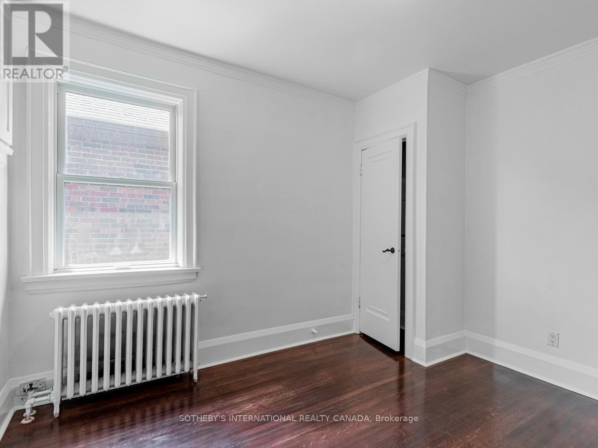 Upper - 2 Larkin Avenue, Toronto, Ontario  M6S 1L8 - Photo 24 - W12413870