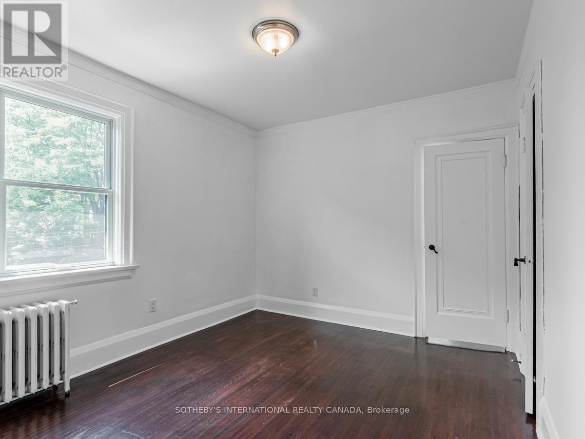 Upper - 2 Larkin Avenue, Toronto, Ontario  M6S 1L8 - Photo 25 - W12413870