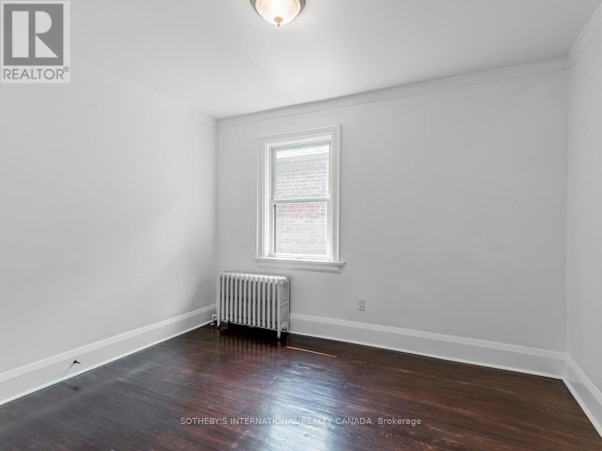 Upper - 2 Larkin Avenue, Toronto, Ontario  M6S 1L8 - Photo 26 - W12413870
