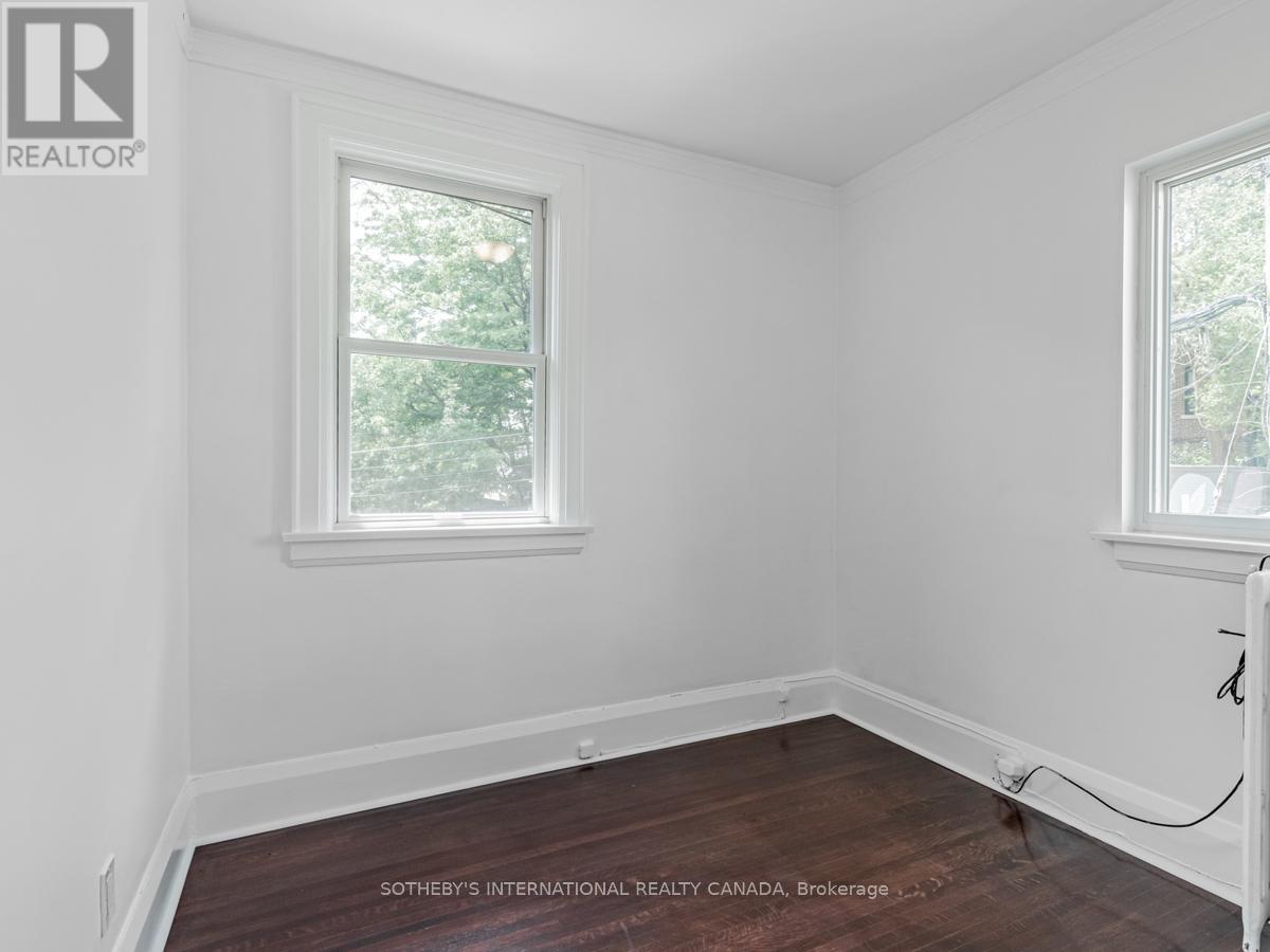 Upper - 2 Larkin Avenue, Toronto, Ontario  M6S 1L8 - Photo 29 - W12413870