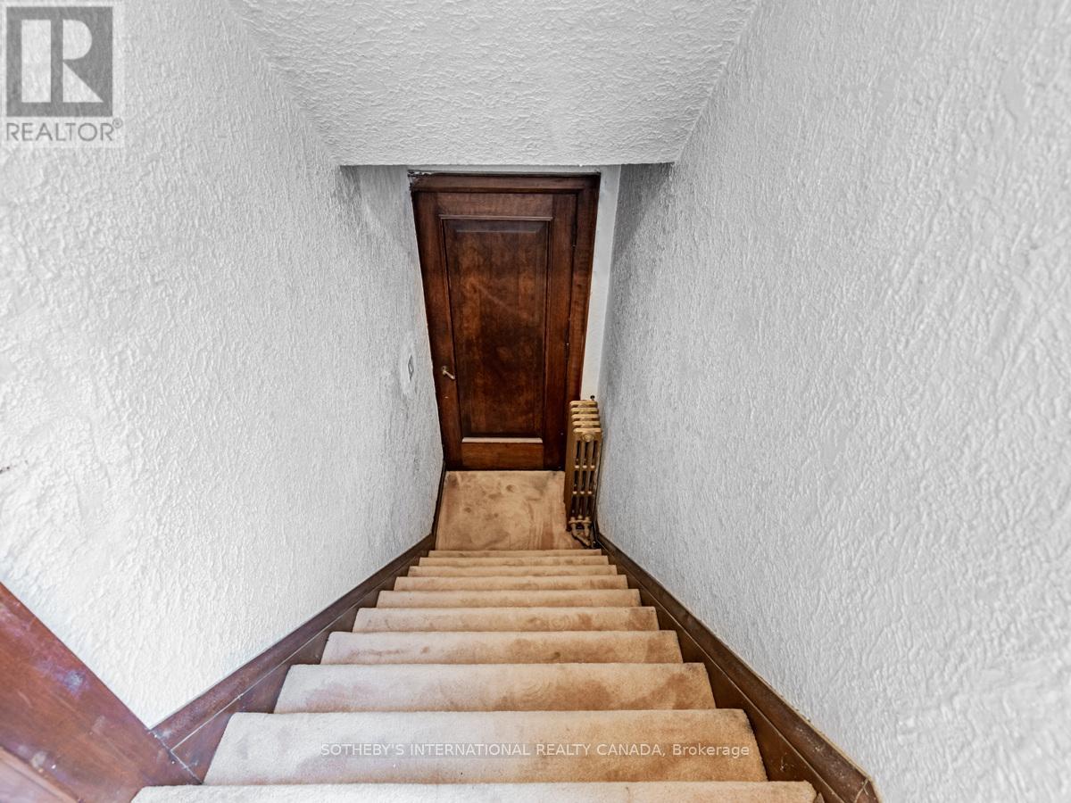 Upper - 2 Larkin Avenue, Toronto, Ontario  M6S 1L8 - Photo 3 - W12413870