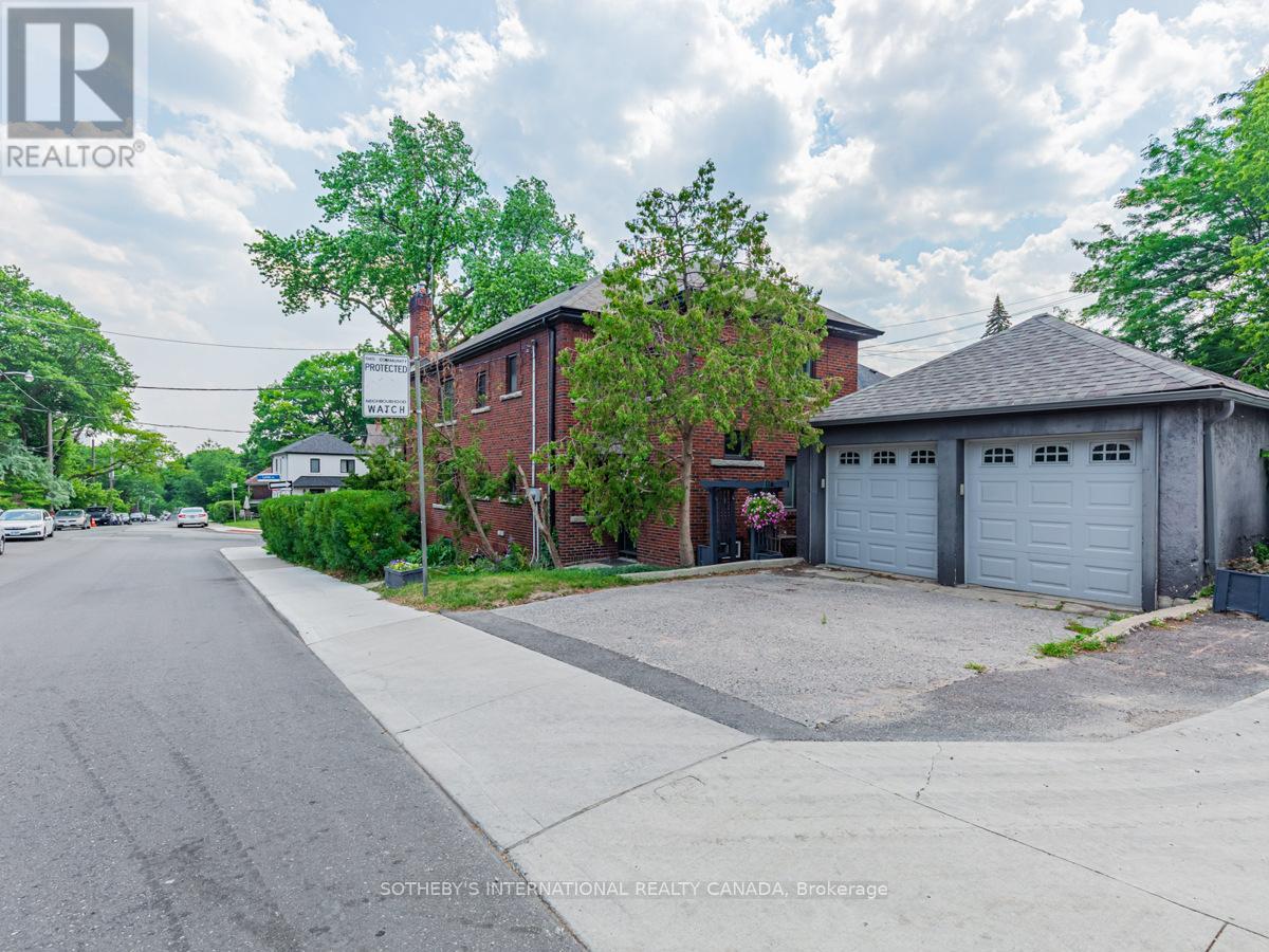 Upper - 2 Larkin Avenue, Toronto, Ontario  M6S 1L8 - Photo 35 - W12413870