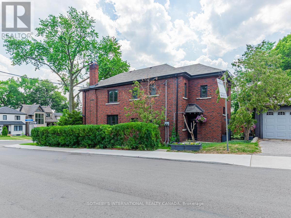 Upper - 2 Larkin Avenue, Toronto, Ontario  M6S 1L8 - Photo 36 - W12413870