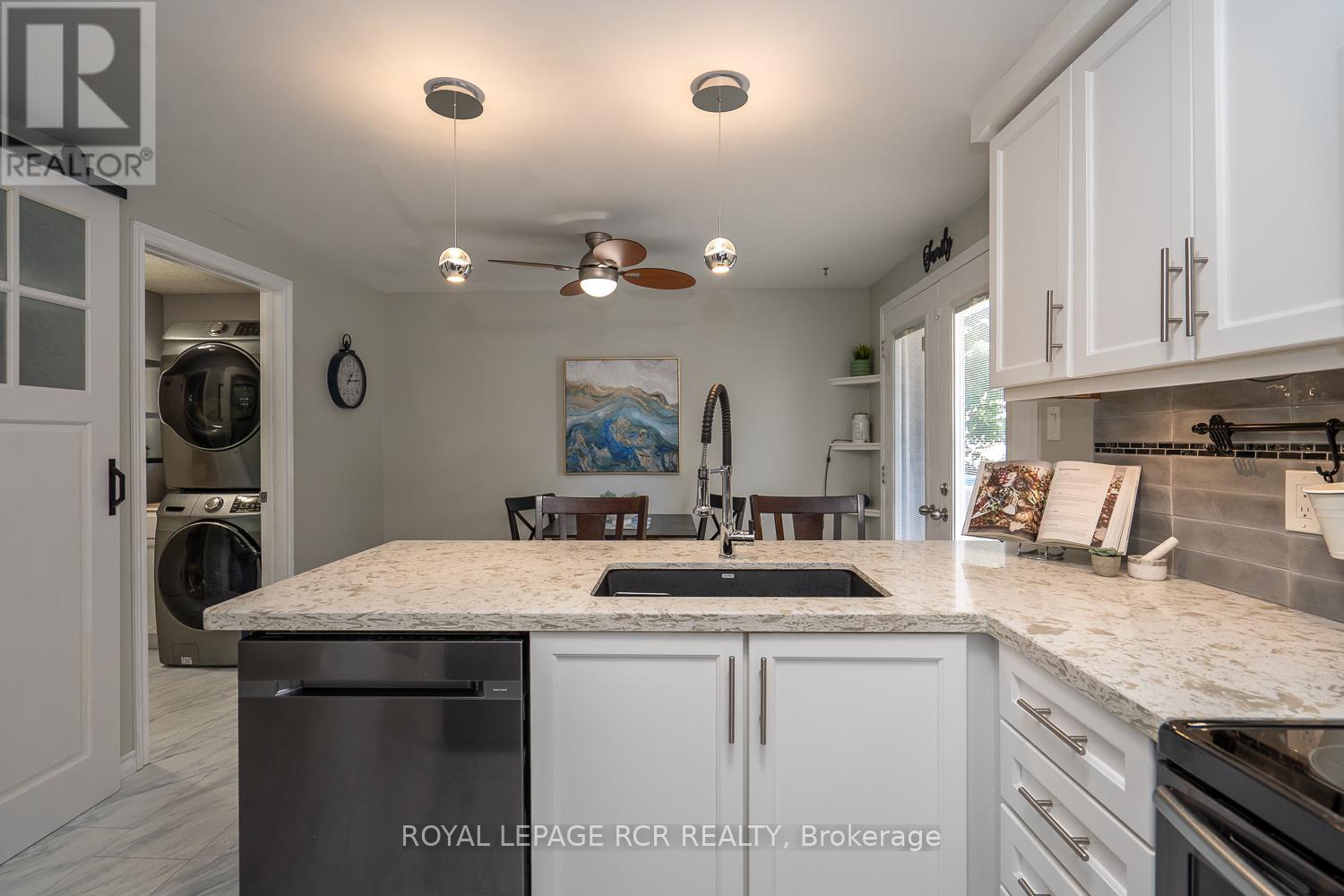 252 Elmwood Crescent, Orangeville, Ontario  L9W 4T4 - Photo 13 - W12413907