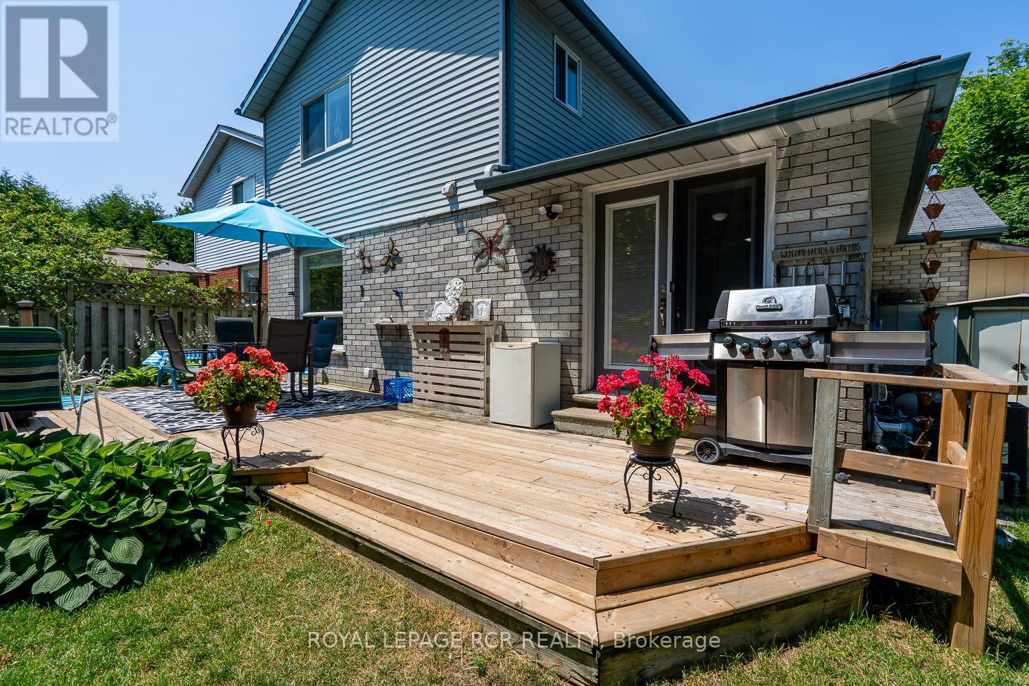 252 Elmwood Crescent, Orangeville, Ontario  L9W 4T4 - Photo 16 - W12413907