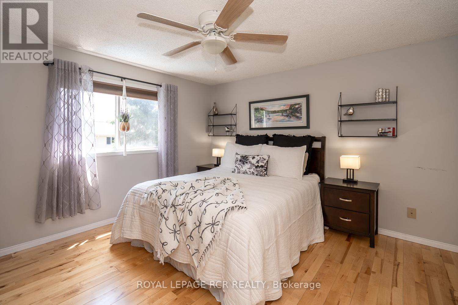 252 Elmwood Crescent, Orangeville, Ontario  L9W 4T4 - Photo 21 - W12413907