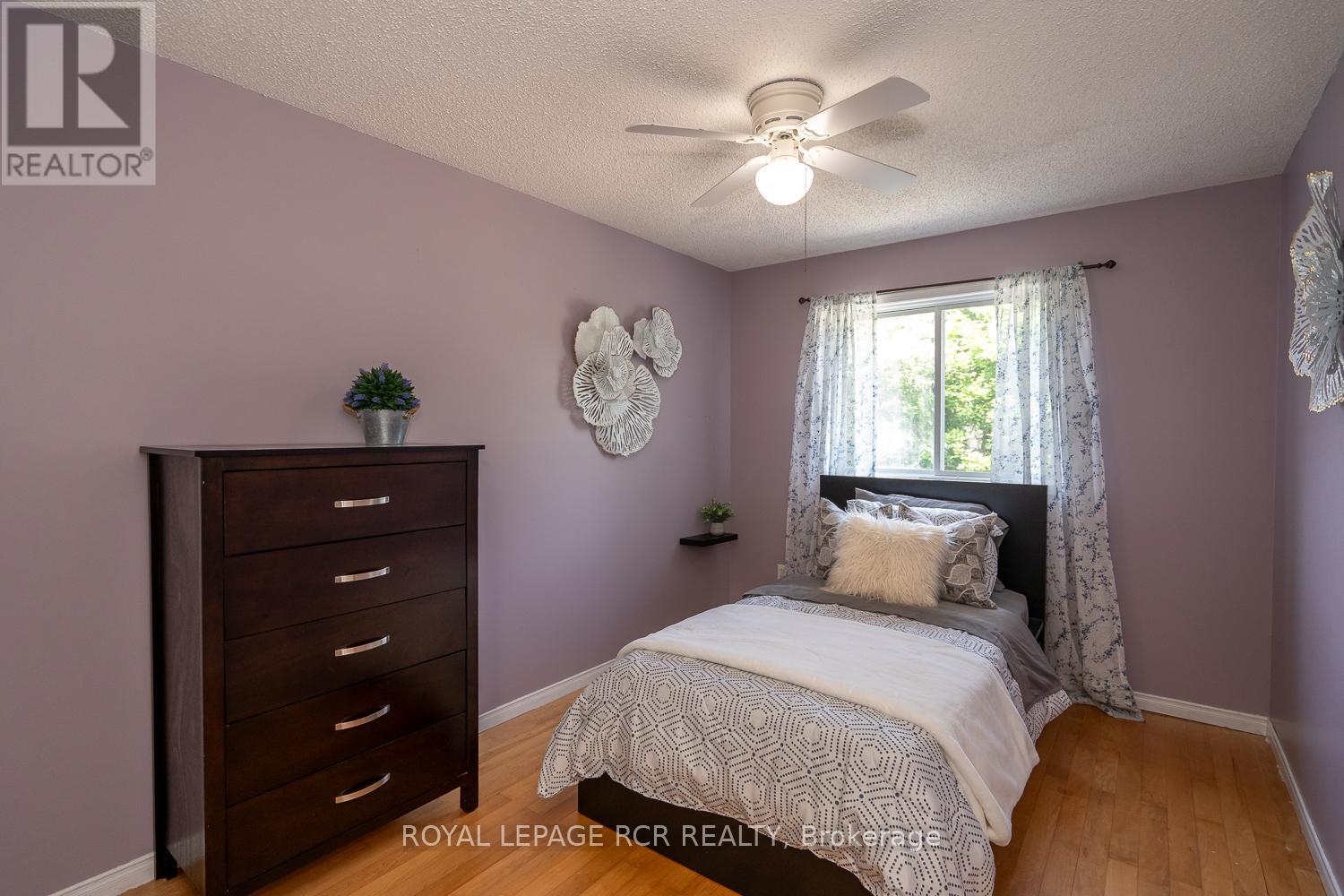 252 Elmwood Crescent, Orangeville, Ontario  L9W 4T4 - Photo 23 - W12413907
