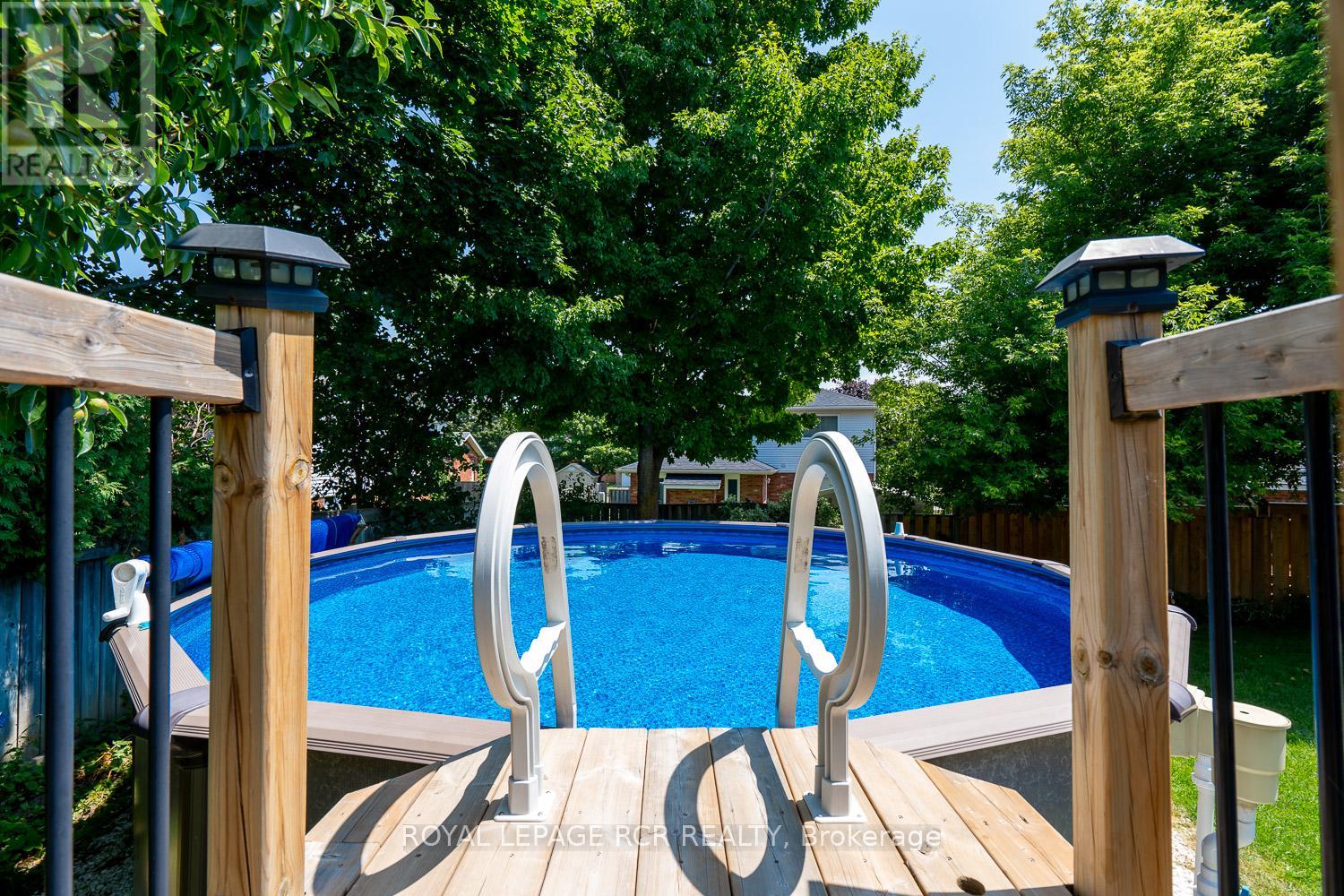 252 Elmwood Crescent, Orangeville, Ontario  L9W 4T4 - Photo 34 - W12413907
