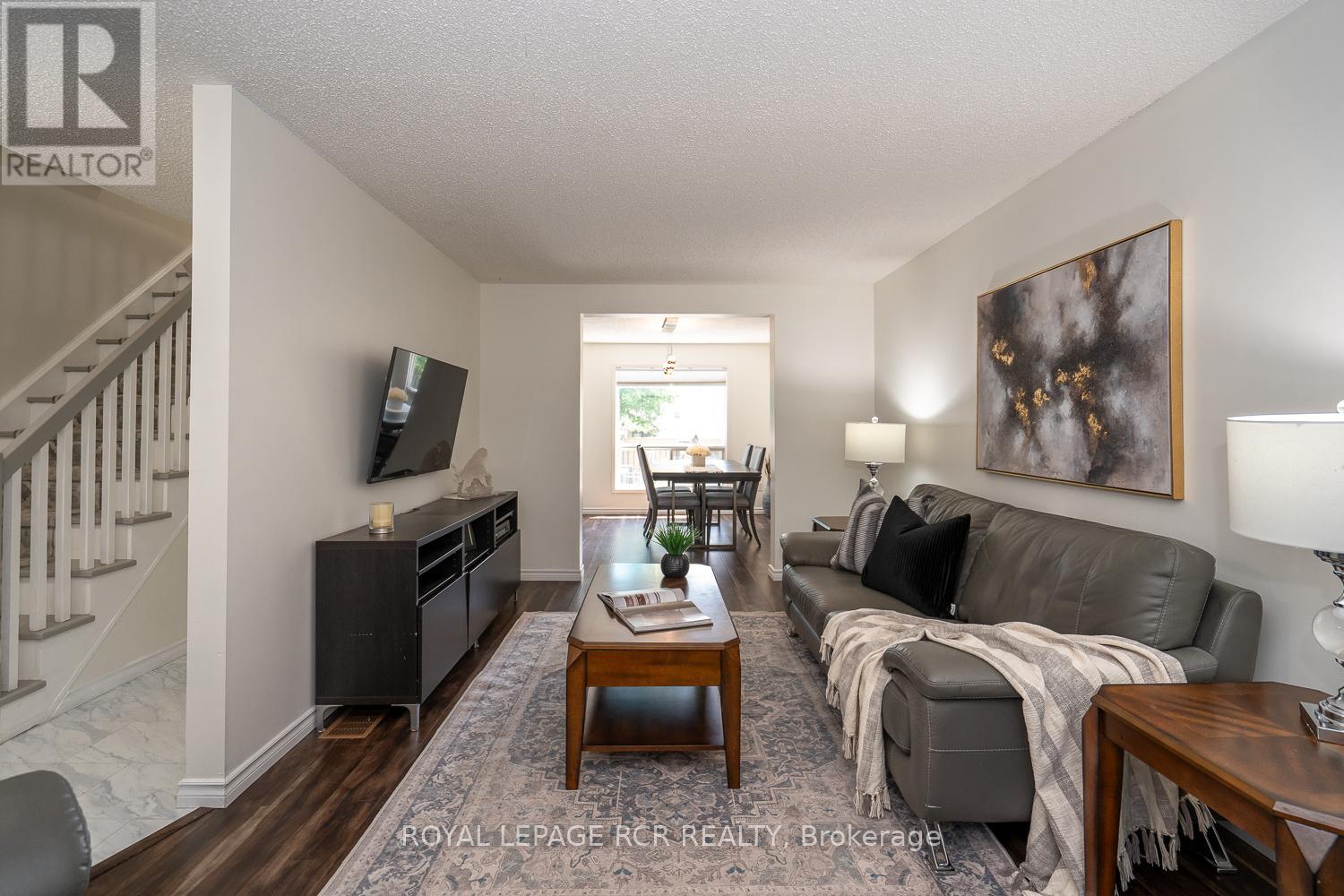 252 Elmwood Crescent, Orangeville, Ontario  L9W 4T4 - Photo 6 - W12413907
