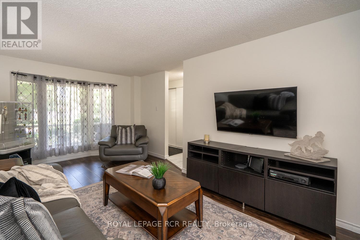 252 Elmwood Crescent, Orangeville, Ontario  L9W 4T4 - Photo 7 - W12413907