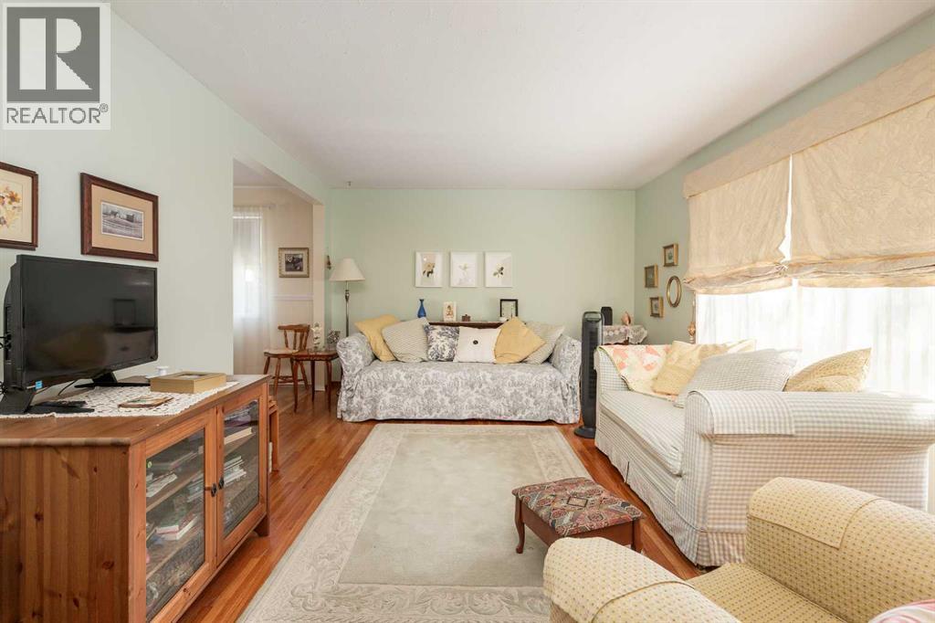 Property at 1306 29 Street S image 4