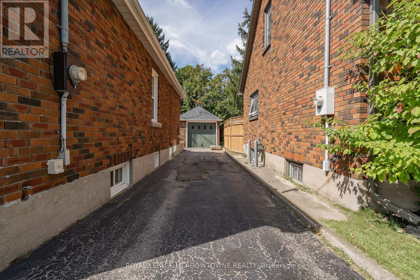 19 Dorothy Street, Brantford, Ontario  N3S 1G7 - Photo 32 - X12413901