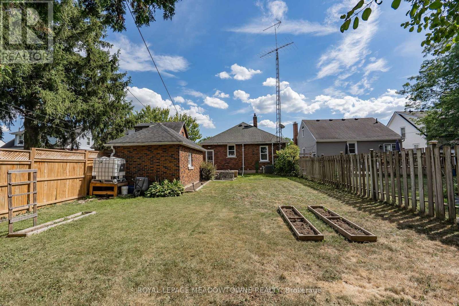 19 Dorothy Street, Brantford, Ontario  N3S 1G7 - Photo 35 - X12413901