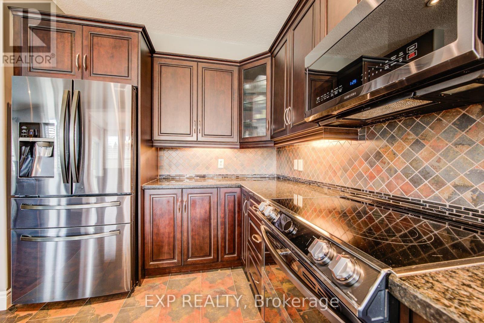 279 Zeller Drive, Kitchener, Ontario  N2A 0B2 - Photo 11 - X12413909
