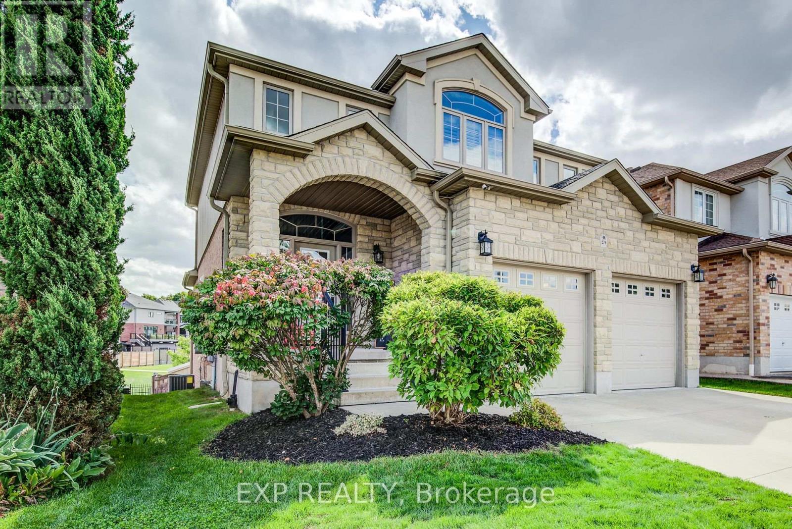 279 Zeller Drive, Kitchener, Ontario  N2A 0B2 - Photo 2 - X12413909