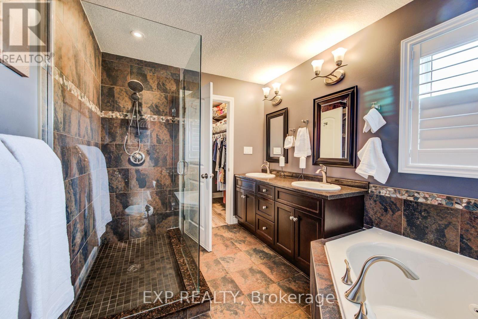 279 Zeller Drive, Kitchener, Ontario  N2A 0B2 - Photo 22 - X12413909