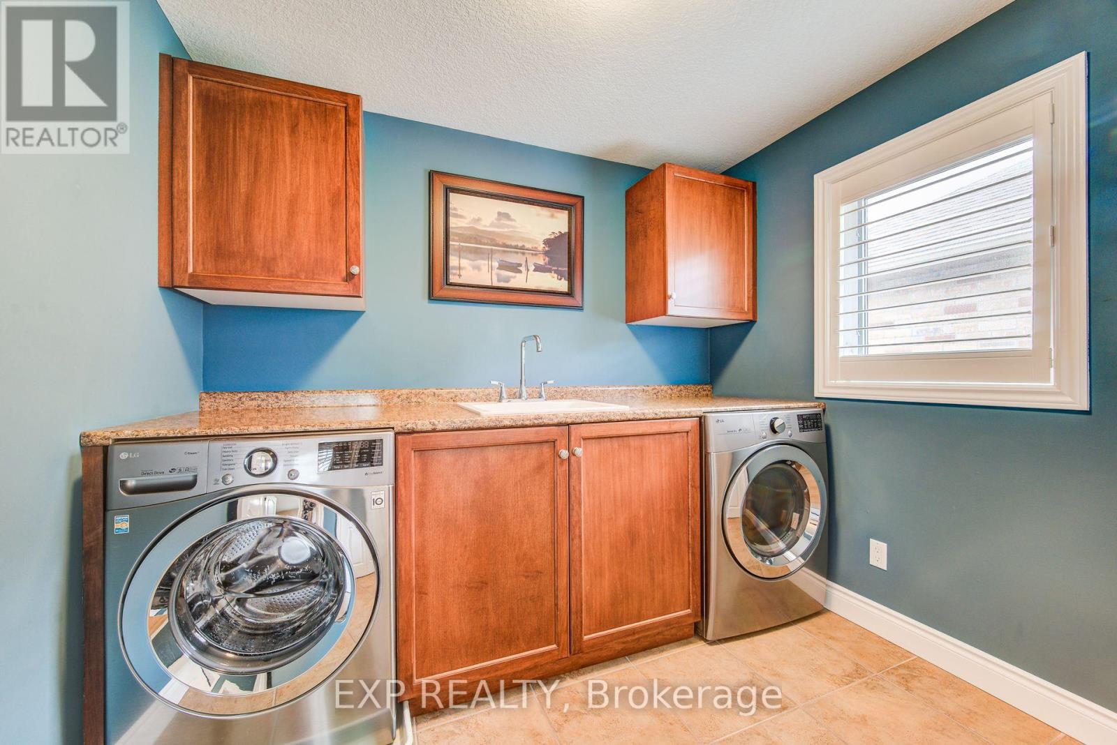 279 Zeller Drive, Kitchener, Ontario  N2A 0B2 - Photo 25 - X12413909