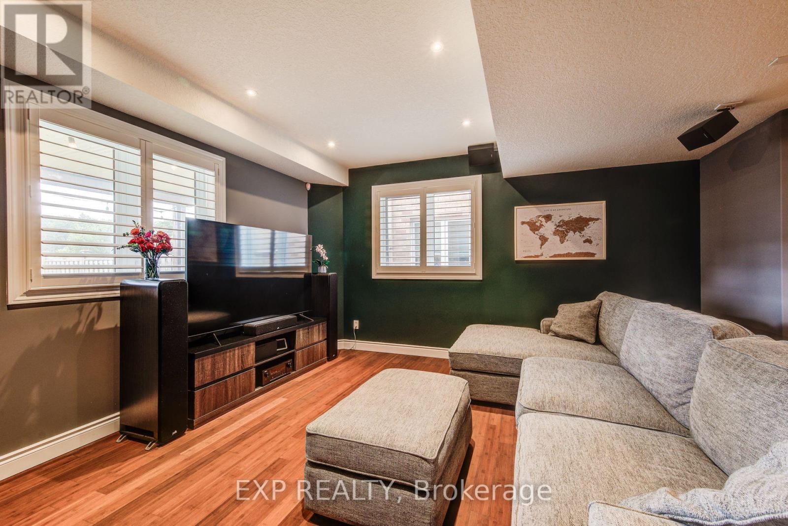 279 Zeller Drive, Kitchener, Ontario  N2A 0B2 - Photo 31 - X12413909