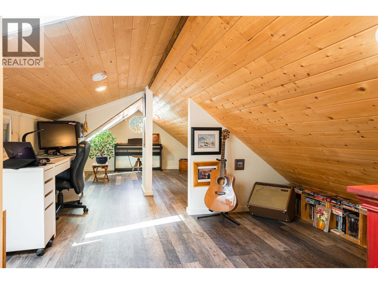 585 Artisan Lane, Bowen Island, British Columbia  V0N 1G2 - Photo 14 - R3017051