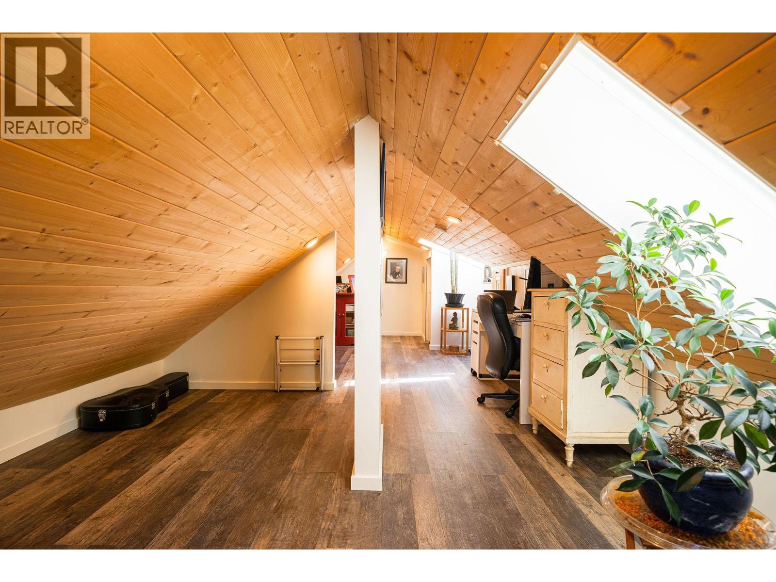 585 Artisan Lane, Bowen Island, British Columbia  V0N 1G2 - Photo 15 - R3017051