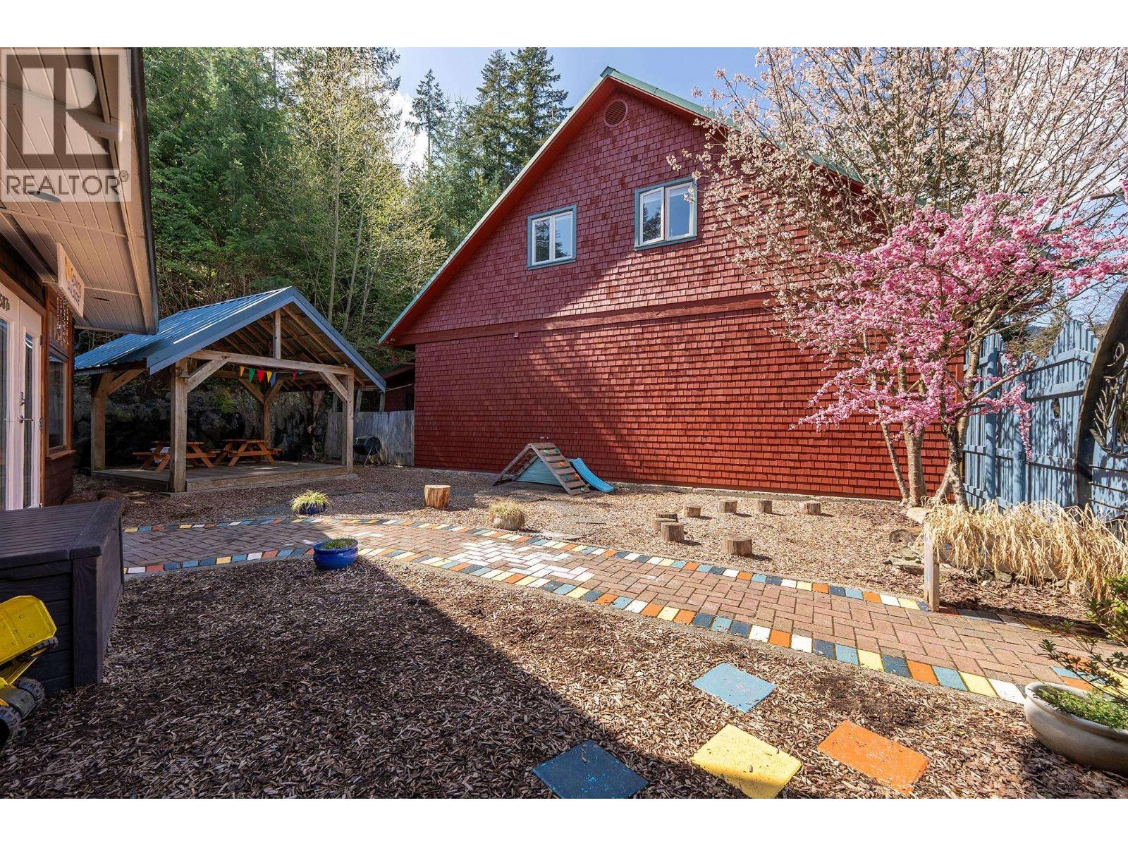 585 Artisan Lane, Bowen Island, British Columbia  V0N 1G2 - Photo 36 - R3017051