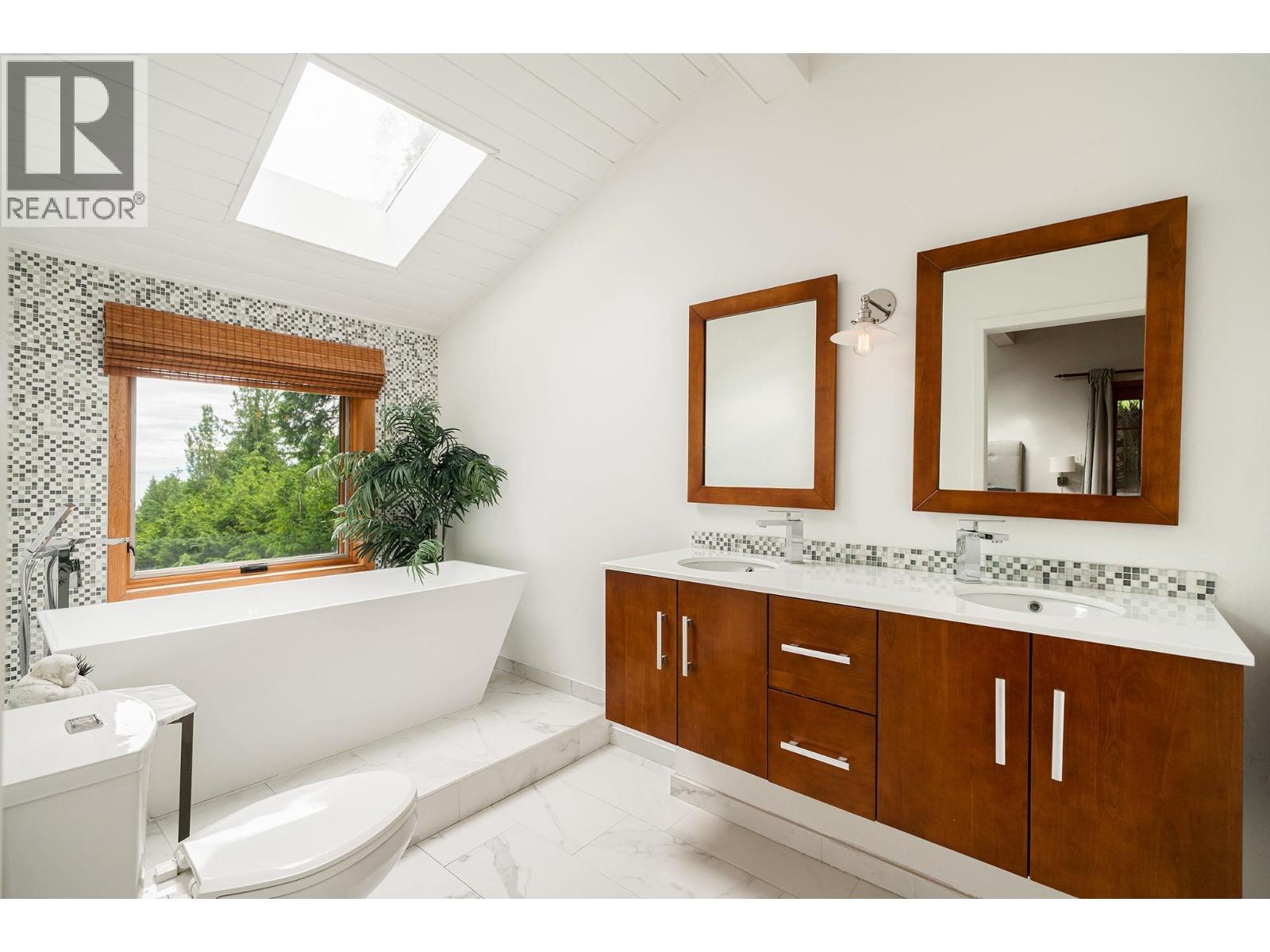 733 Windjammer Road, Bowen Island, British Columbia  V0N 1G2 - Photo 17 - R3020105